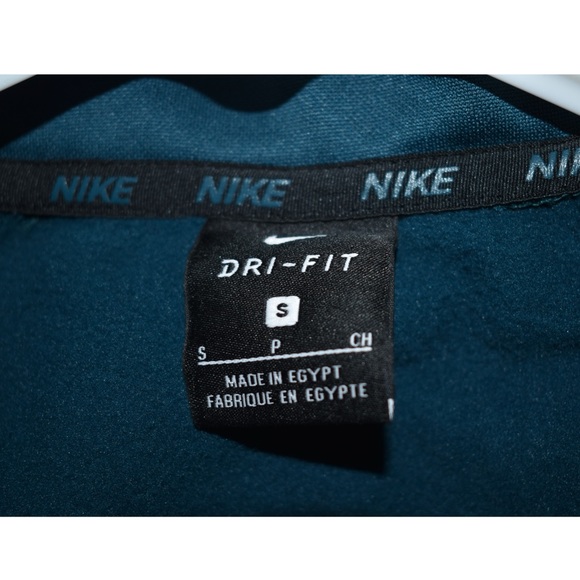 Men’s Nike dry fit 1/2 zip sweatshirt - Picture 2 of 4